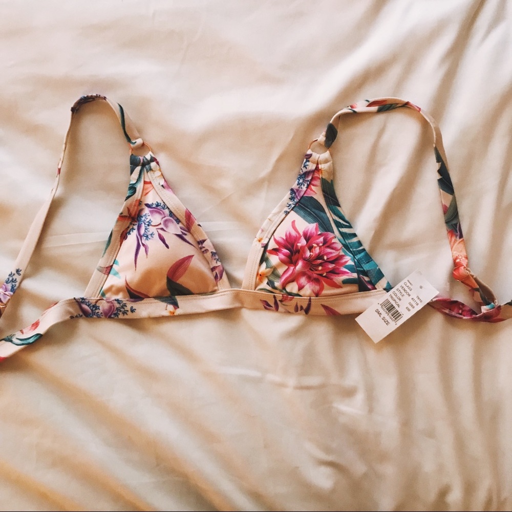 NWT Pac Sun bikini top. Size small